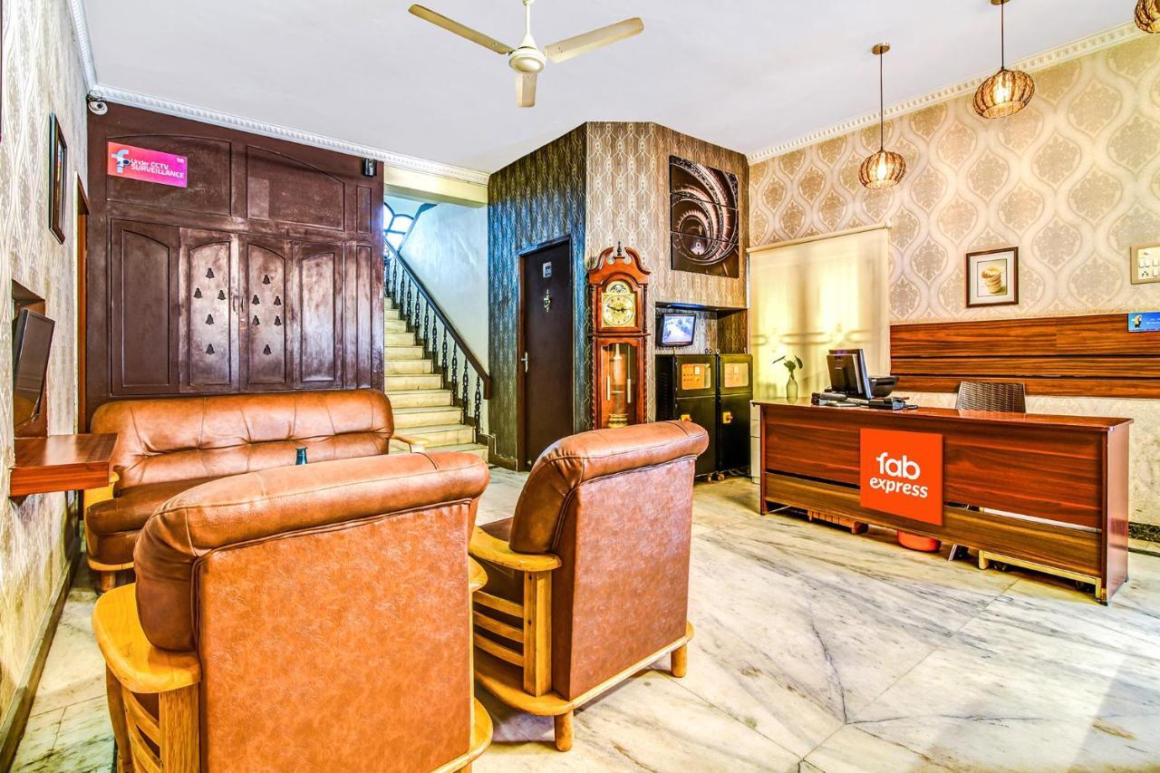 Fabexpress Nestlay Rooms - 100M From Velammal Hall, Moggappair Chennai Exterior photo